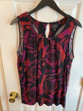 Worthington Black Sleeveless Tank with Red & Magenta Rose Print Size Large